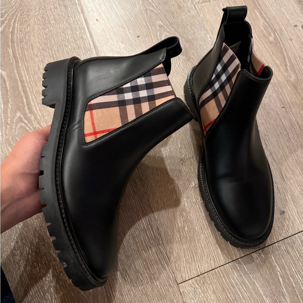 Burberry ankle boots Authentic